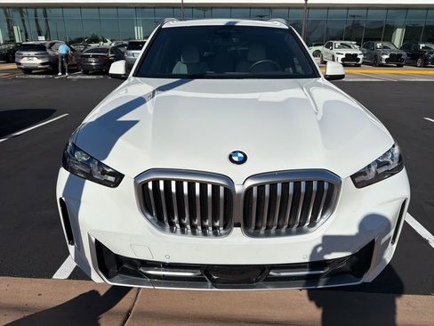 Used 2024 BMW X5 sDrive40i w/ Premium Package image 2