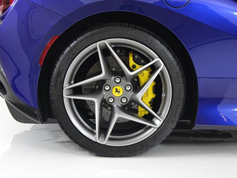 Certified 2023 Ferrari F8 Tributo RWD image 25