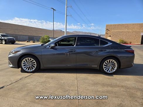 Certified 2022 Lexus ES 300h w/ Accessory Package FWD image 3