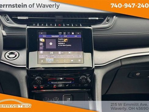 Used 2025 Jeep Grand Cherokee Laredo X image 9