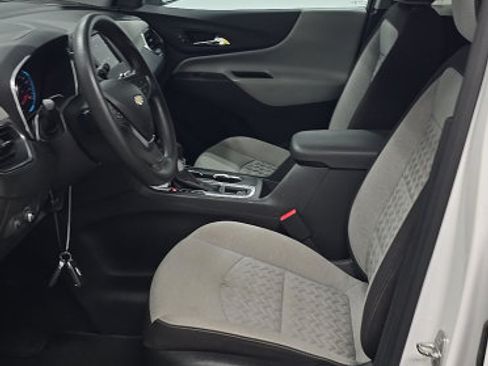 Used 2023 Chevrolet Equinox LS w/ LS Convenience Package AWD/4WD image 5
