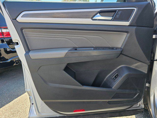 Used 2023 Volkswagen Atlas SEL AWD/4WD image 28