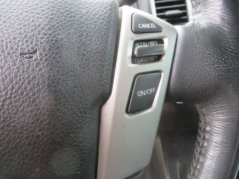 Used 2019 Nissan Titan SV w/ SV Convenience Package image 17