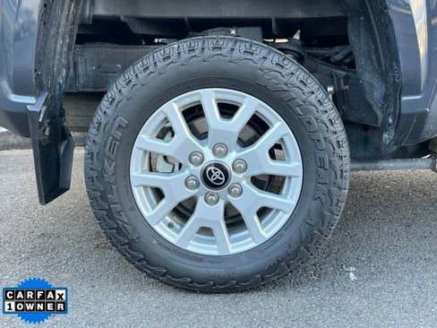 Used 2024 Toyota Tacoma SR5 AWD/4WD image 9