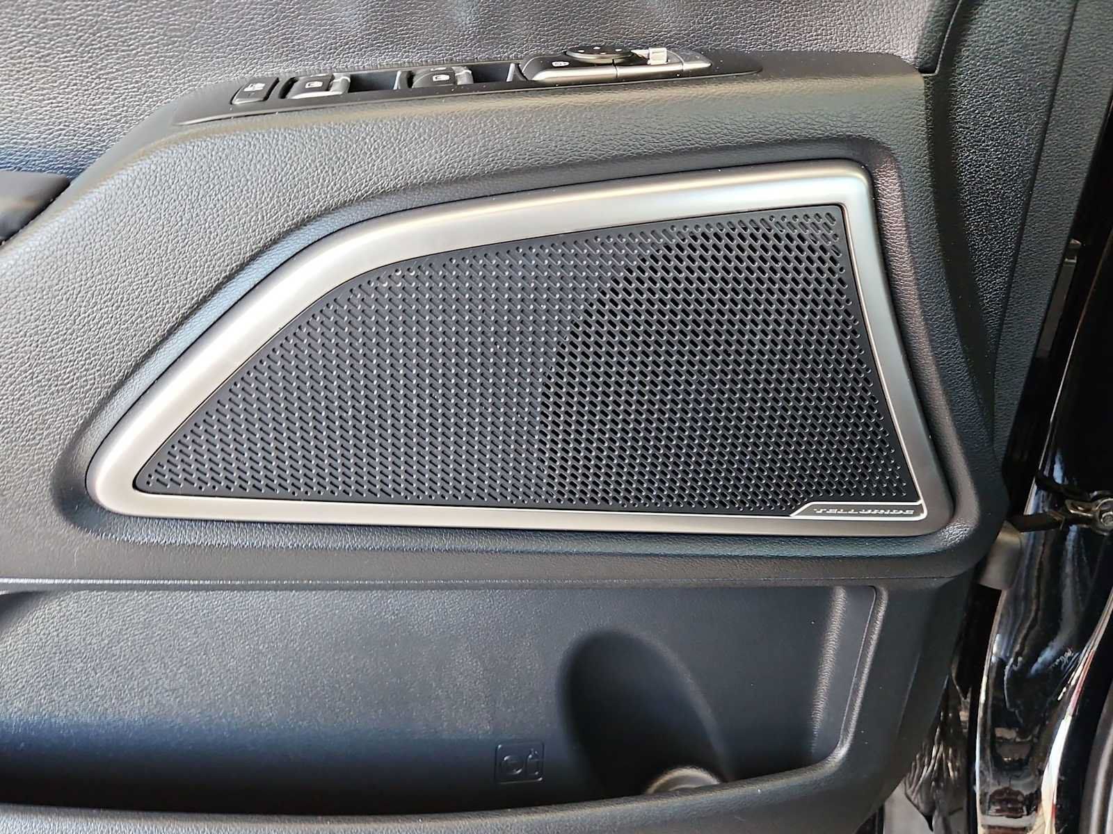 Certified 2025 Kia Telluride EX w/ EX Captain's Chair Package FWD image 27