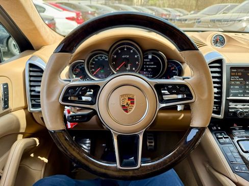 Used 2016 Porsche Cayenne GTS AWD/4WD image 27