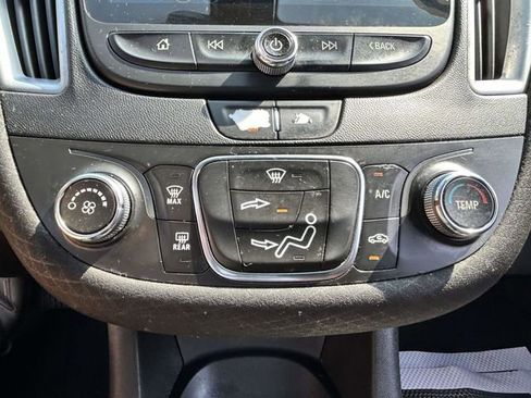 Used 2022 Chevrolet Malibu LS FWD image 19