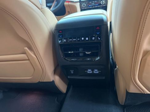 Used 2024 Jeep Grand Cherokee Summit image 13