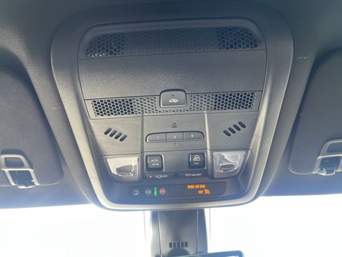 Used 2025 Cadillac XT6 Sport w/ Technology Package image 37