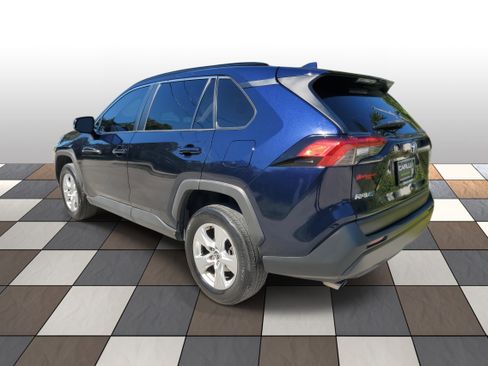 Used 2021 Toyota RAV4 XLE image 6