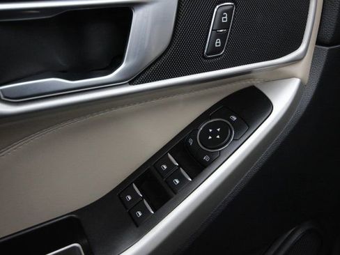 Used 2022 Ford Explorer XLT w/ Equipment Group 202A image 12