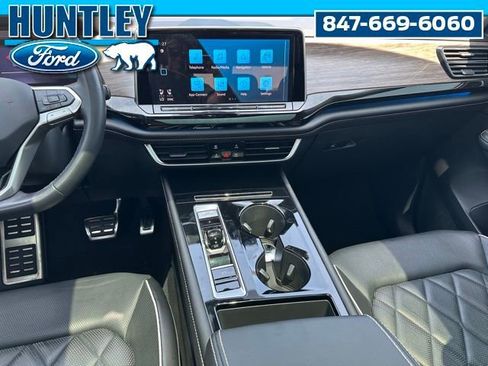 Used 2024 Volkswagen Atlas SEL Premium R-Line image 23