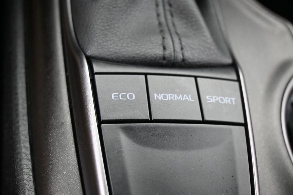 Used 2024 Toyota Camry SE w/ Convenience Package FWD image 20