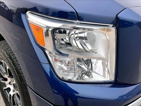 Used 2020 Nissan Titan SV w/ SV Convenience Package image 26