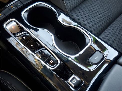 Certified 2021 Buick Envision Essence w/ Technology Package I image 29