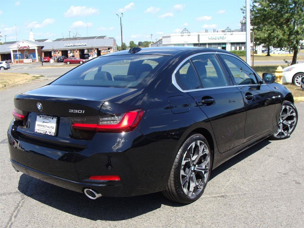 Used 2025 BMW 330i Sedan w/ M Sport Package RWD image 6