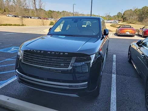 Used 2024 Land Rover Range Rover SE AWD/4WD image 2