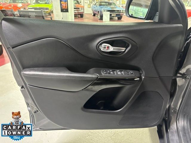 Used 2019 Jeep Cherokee Latitude Plus AWD/4WD image 15
