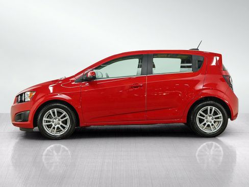 Used 2016 Chevrolet Sonic LT w/ Fun and Sun Package FWD image 2
