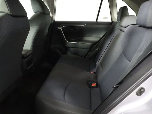 Used 2019 Toyota RAV4 LE FWD image 16