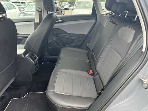 Used 2023 Volkswagen Taos SE w/ Black Wheel Package image 24