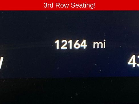 Used 2024 Chrysler Pacifica Limited image 7