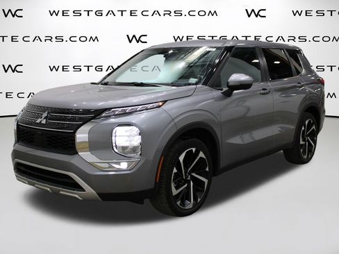 Used 2022 Mitsubishi Outlander SE image 1