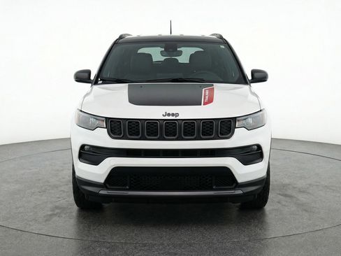 Used 2025 Jeep Compass Trailhawk AWD/4WD image 2