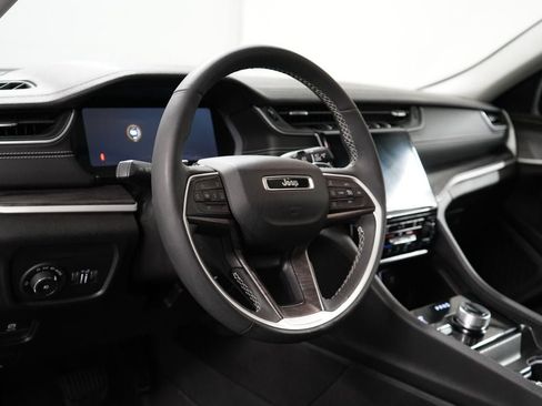 Used 2023 Jeep Grand Cherokee Limited AWD/4WD image 12