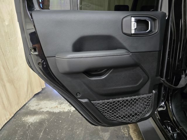 Used 2019 Jeep Wrangler Unlimited Sahara w/ Uconnect 4C Nav & Sound Group AWD/4WD image 26