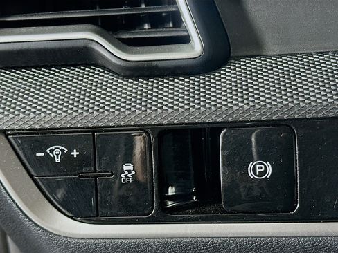 Used 2025 Kia Sportage LX image 16