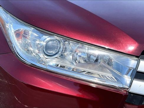 Used 2018 Toyota Highlander XLE AWD/4WD image 30
