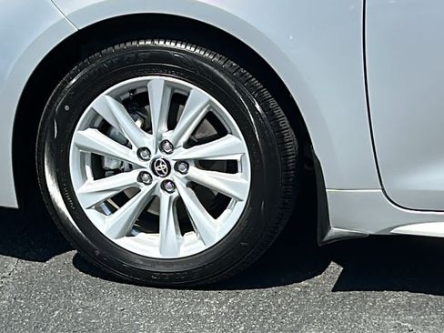 Used 2025 Toyota Corolla SE w/ SE Package FWD image 9