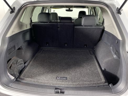 Used 2021 Volkswagen Tiguan SEL image 32