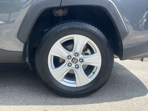 Used 2020 Toyota RAV4 XLE FWD image 30