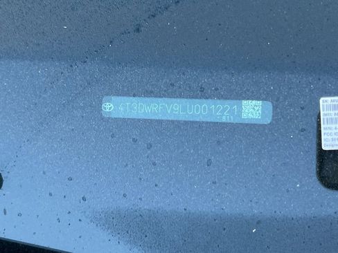 Used 2020 Toyota RAV4 Limited image 9