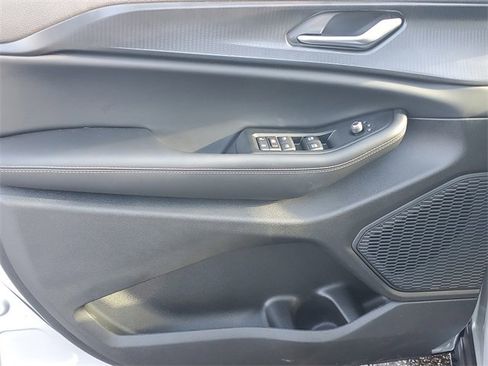 New 2025 Jeep Grand Cherokee L Altitude image 17