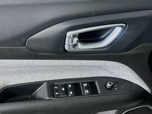 Used 2025 Jeep Compass Latitude image 15