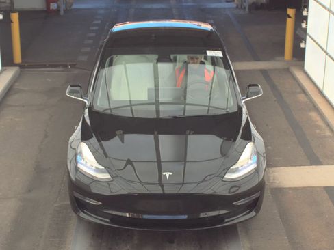 Used 2018 Tesla Model 3 Long Range image 2