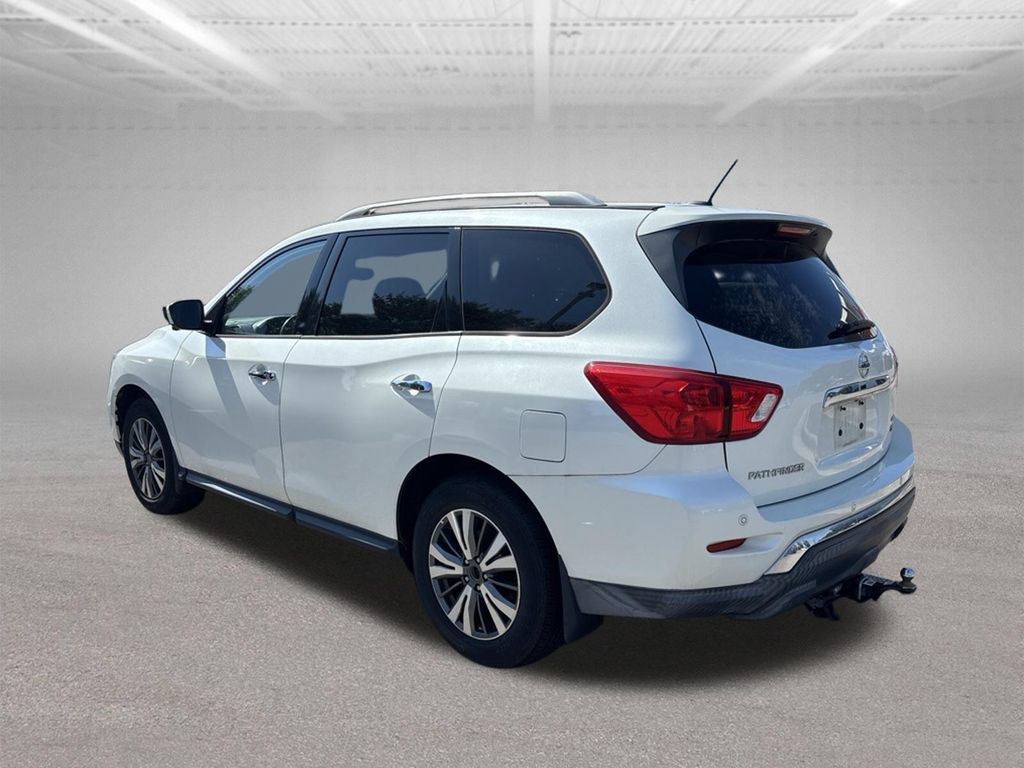 Used 2018 Nissan Pathfinder SL AWD/4WD image 4