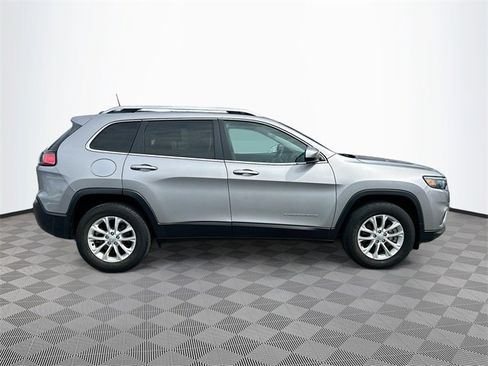 Used 2019 Jeep Cherokee Latitude w/ Cold Weather Group image 8