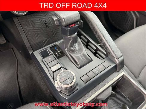 Certified 2024 Toyota Tacoma TRD Off-Road AWD/4WD image 19