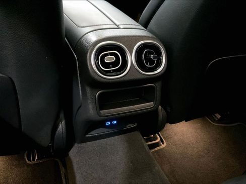 Used 2025 Mercedes-Benz GLC 300 4MATIC image 28