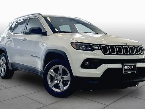 Used 2024 Jeep Compass Latitude AWD/4WD image 3