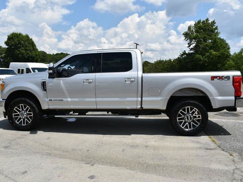 Used 2017 Ford F250 Lariat w/ Lariat Value Package AWD/4WD image 9