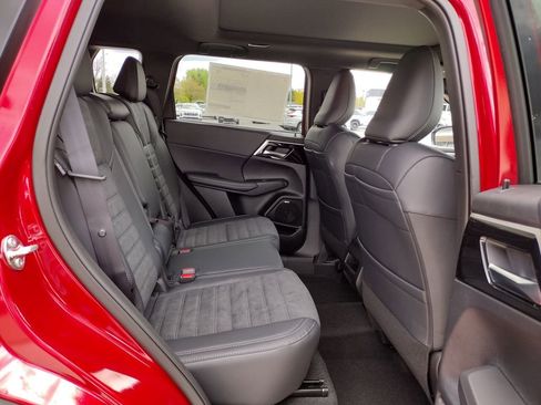 New 2026 Mitsubishi Outlander AWD image 10