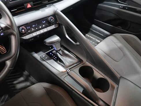 Used 2025 Hyundai Elantra Sport FWD image 28