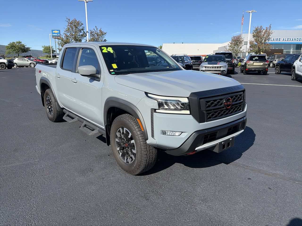Used 2024 Nissan Frontier PRO-4X AWD/4WD image 1