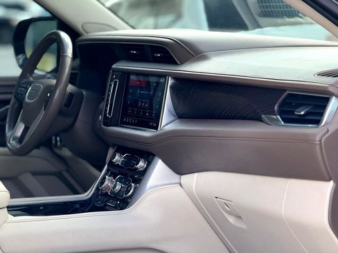 Used 2021 GMC Yukon Denali w/ Denali Premium Package image 15