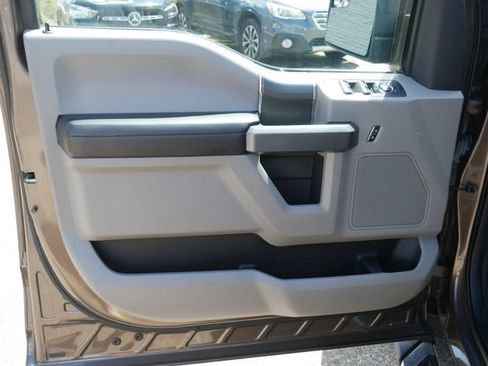 Used 2017 Ford F150 XLT w/ Equipment Group 302A Luxury AWD/4WD image 11
